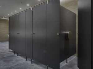 Qué normativa deben cumplir las cabinas sanitarias para espacios públicos